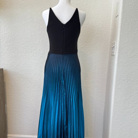 Bloomingdales AQUA Formal Evening Gown = Size 4 - Picture 1 of 5